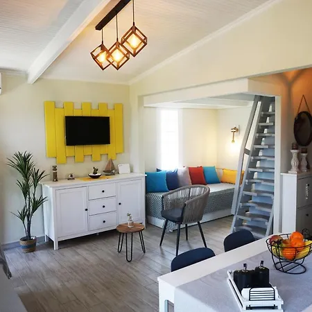 Holiday home H&v Beachfront House In Trani Ammouda,