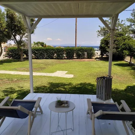 H&v Beachfront House In Trani Ammouda, Holiday home