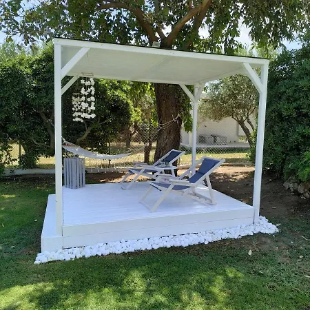 H&v Beachfront House In Trani Ammouda,