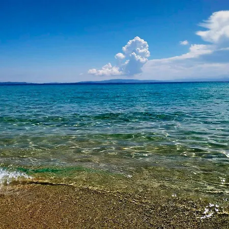 H&v Beachfront House In Trani Ammouda, Holiday home