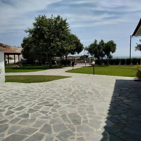 Holiday home H&v Beachfront House In Trani Ammouda, *