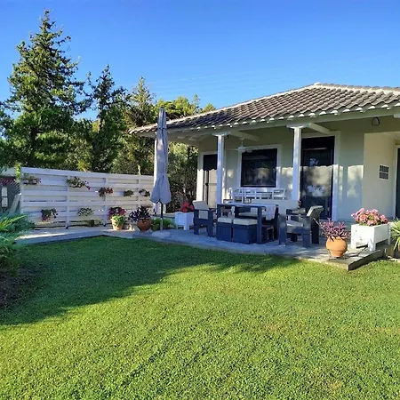 H&v Beachfront House In Trani Ammouda,